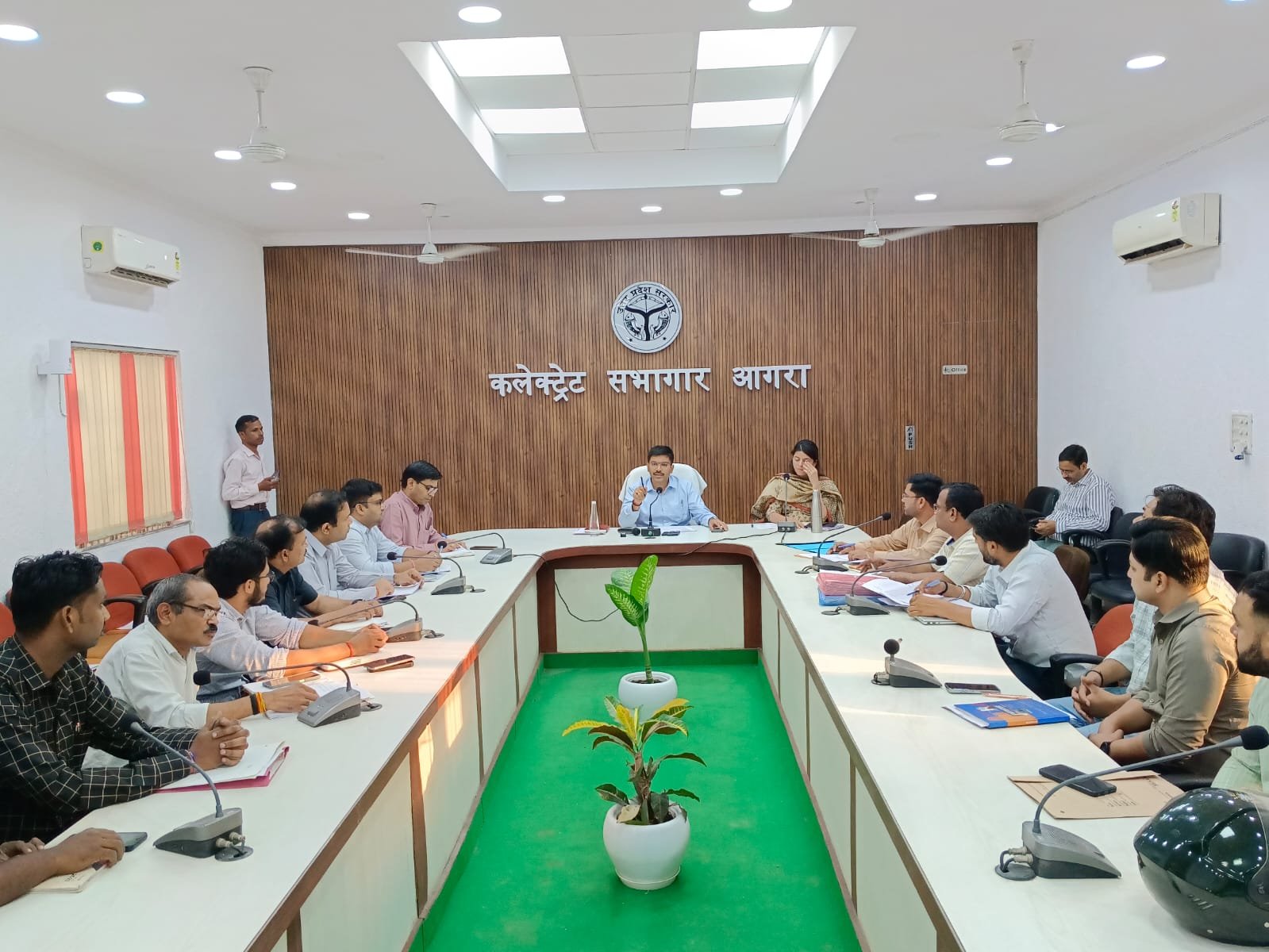 District Magistrate Manish Bansal holding a review meeting with private school principals and education department officials regarding RTE admissions in Agra Collectorate auditorium.