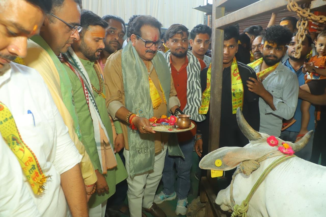 Union Minister Prof SP Singh Baghel inaugurating modern medical facilities for stray cattle in Agra