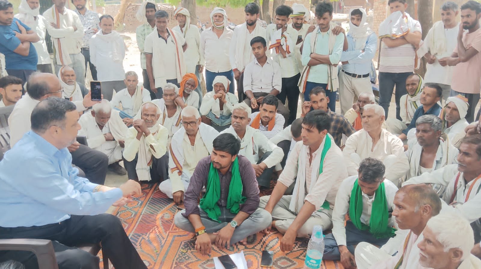 Farmers attending a Mahapanchayat meeting on Chakbandi issues under the leadership of Bhartiya Kisan Union in Paroli Sikarwar