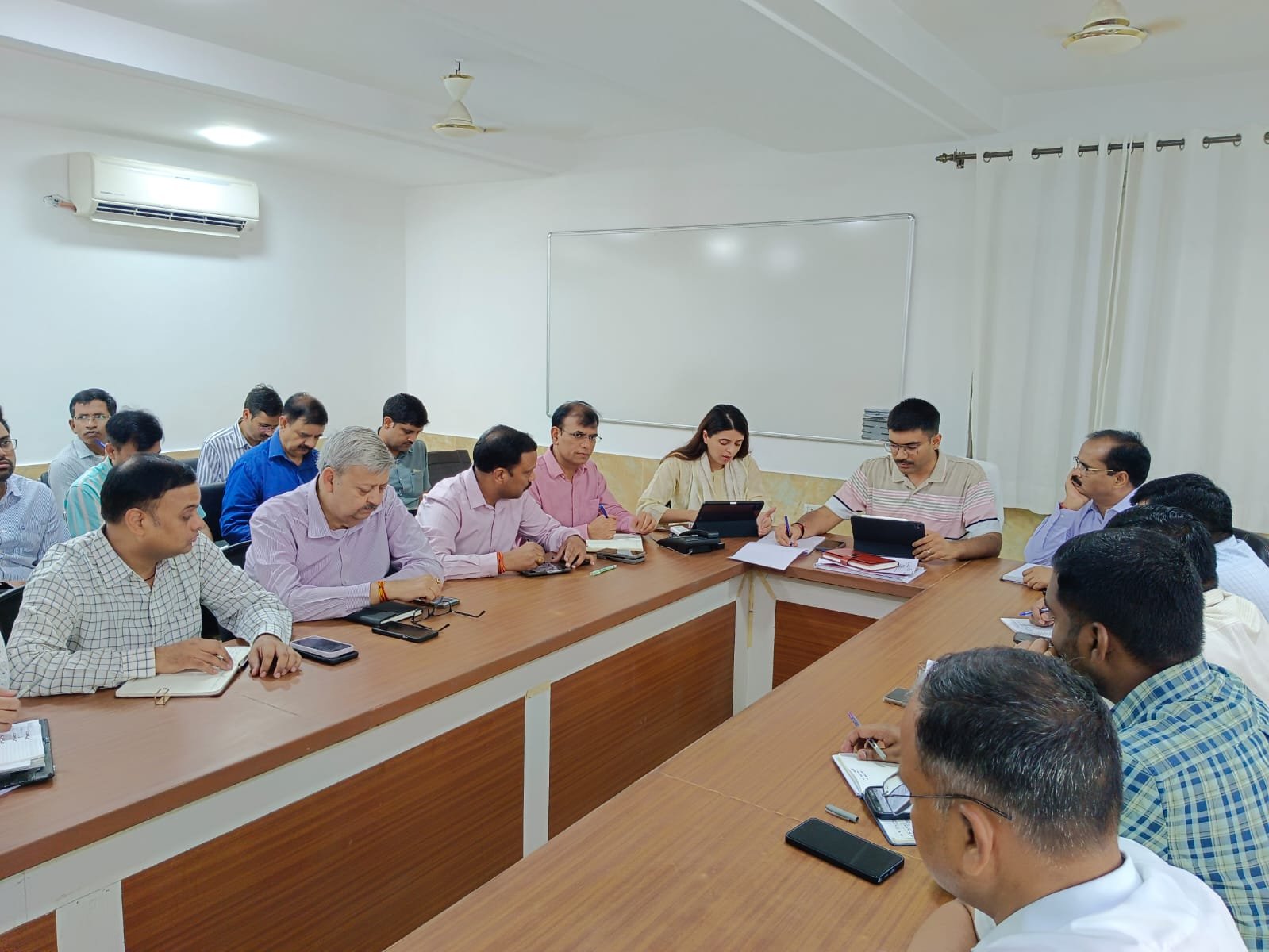 Agra District Magistrate Manish Bansal chairs a high-level review meeting to assess preparations for Chief Minister Yogi Adityanath’s visit to Agra.