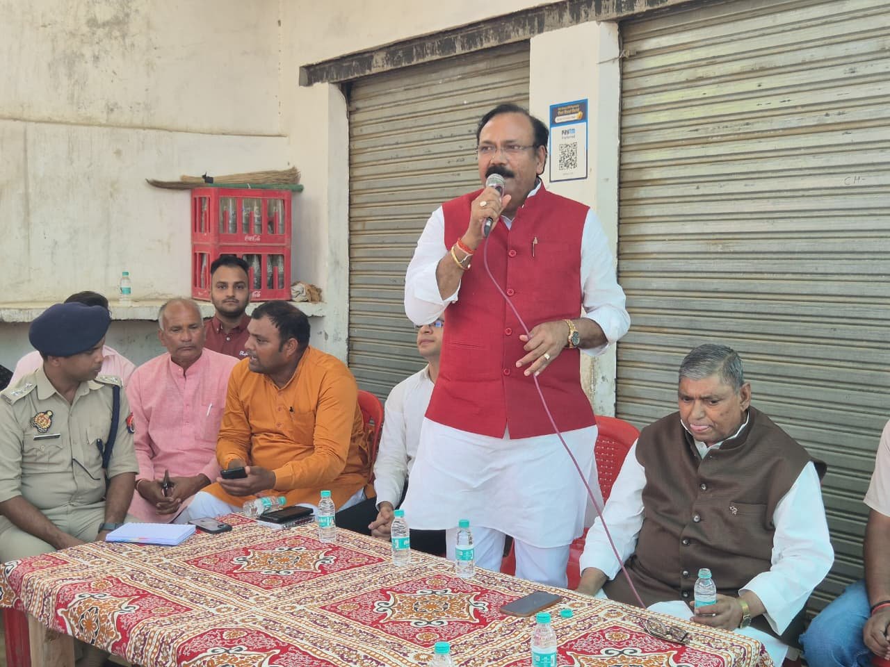 MP Rajkumar Chahar meeting affected families in Pinnapura village of Fatehabad and assuring a fair and transparent investigation.
