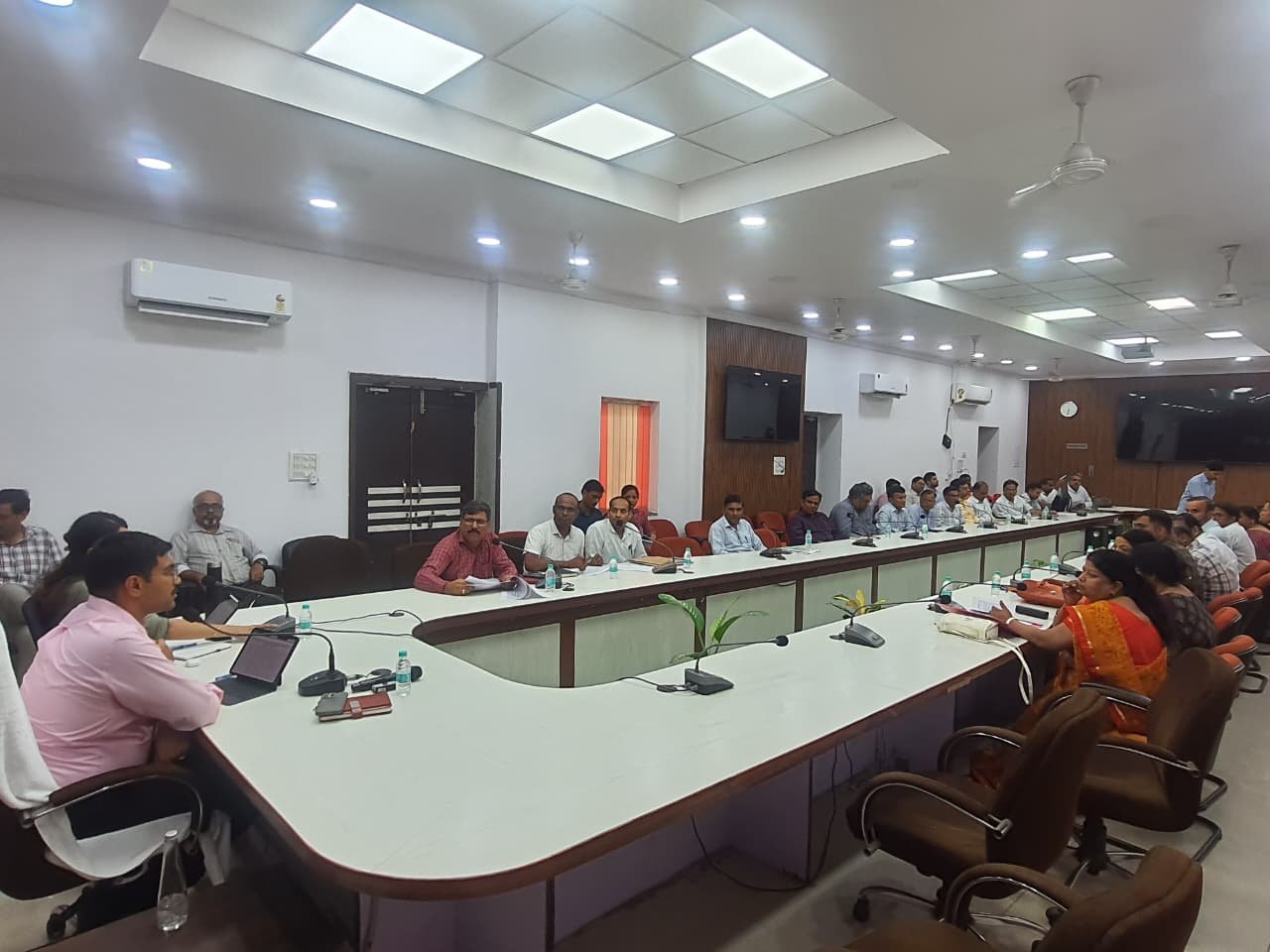 District Magistrate Manish Bansal chairs the Project Alankar review meeting on government school infrastructure and construction works in Agra.